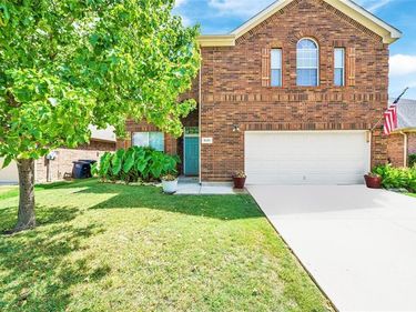 5121 Breeze Hollow Court, Fort Worth, TX 76179