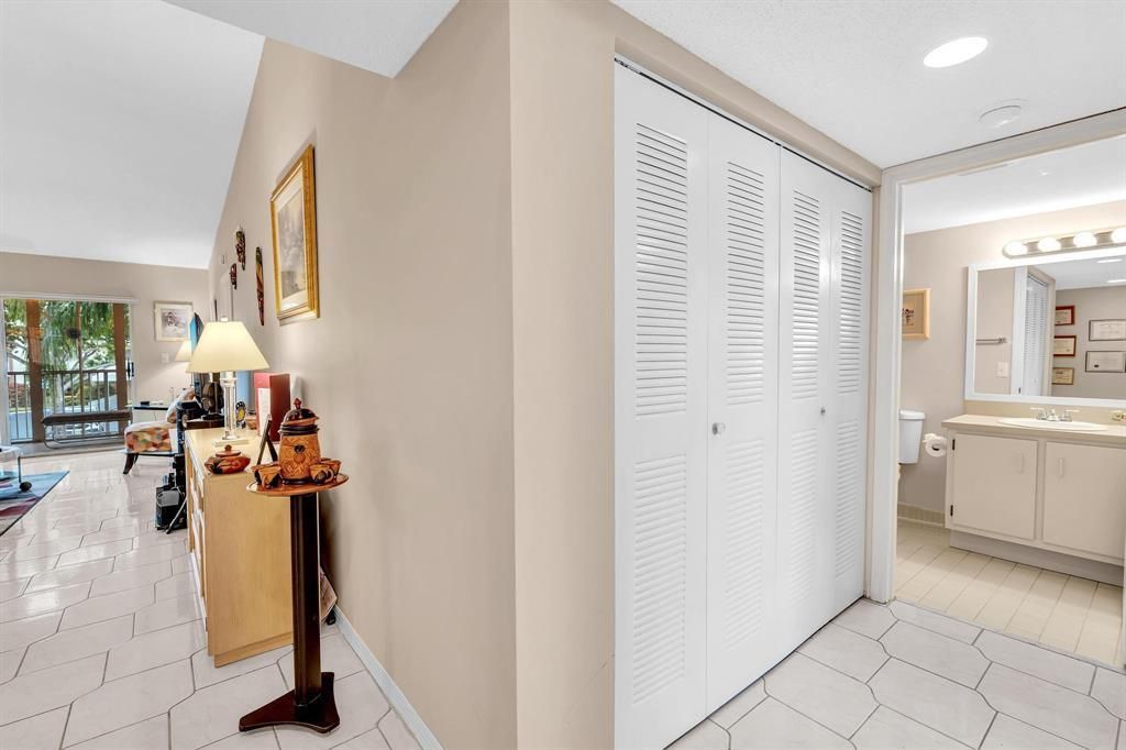 7235 S Devon Drive, Unit 209, Tamarac, FL 33321 Photo