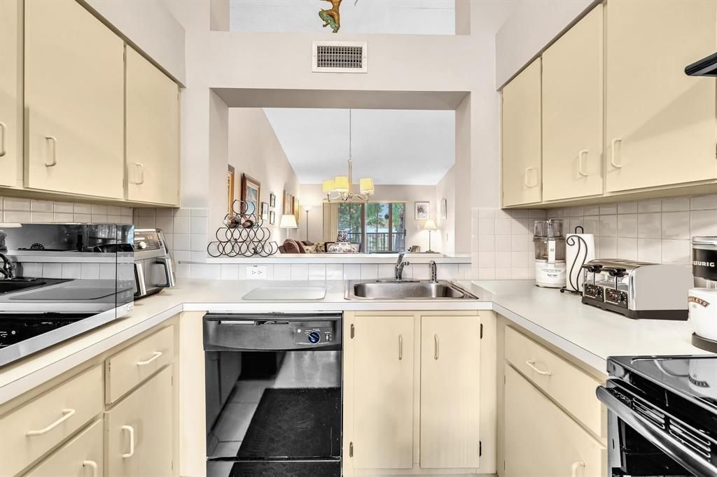 7235 S Devon Drive, Unit 209, Tamarac, FL 33321 Photo