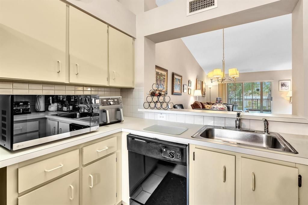 7235 S Devon Drive, Unit 209, Tamarac, FL 33321 Photo