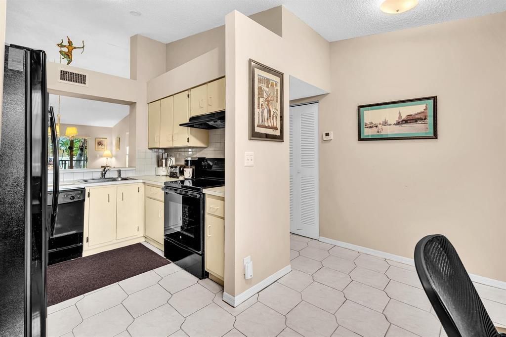 7235 S Devon Drive, Unit 209, Tamarac, FL 33321 Photo