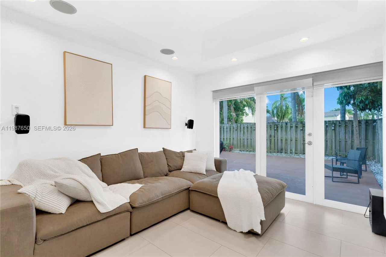 8858 SW 214th St , Cutler Bay, FL 33189 Photo