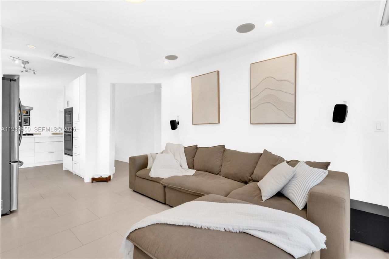 8858 SW 214th St , Cutler Bay, FL 33189 Photo