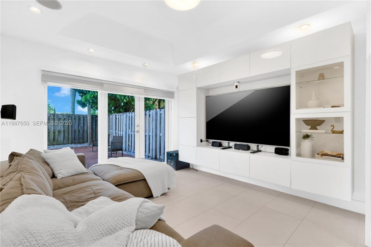 8858 SW 214th St , Cutler Bay, FL 33189 Photo