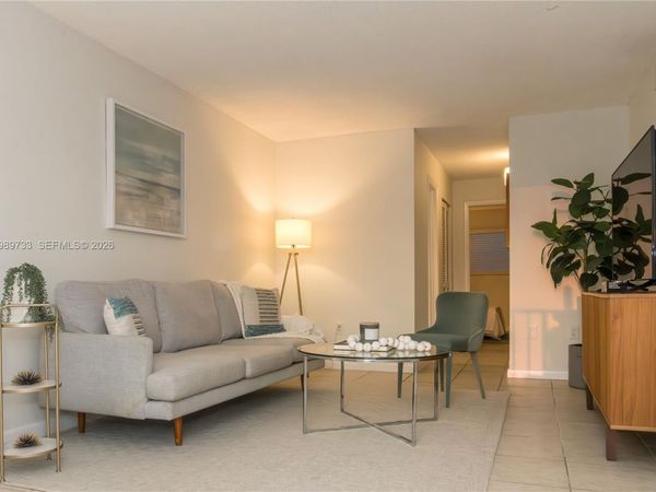 6675 W 4th Ave , Unit 203, Hialeah, FL 33012