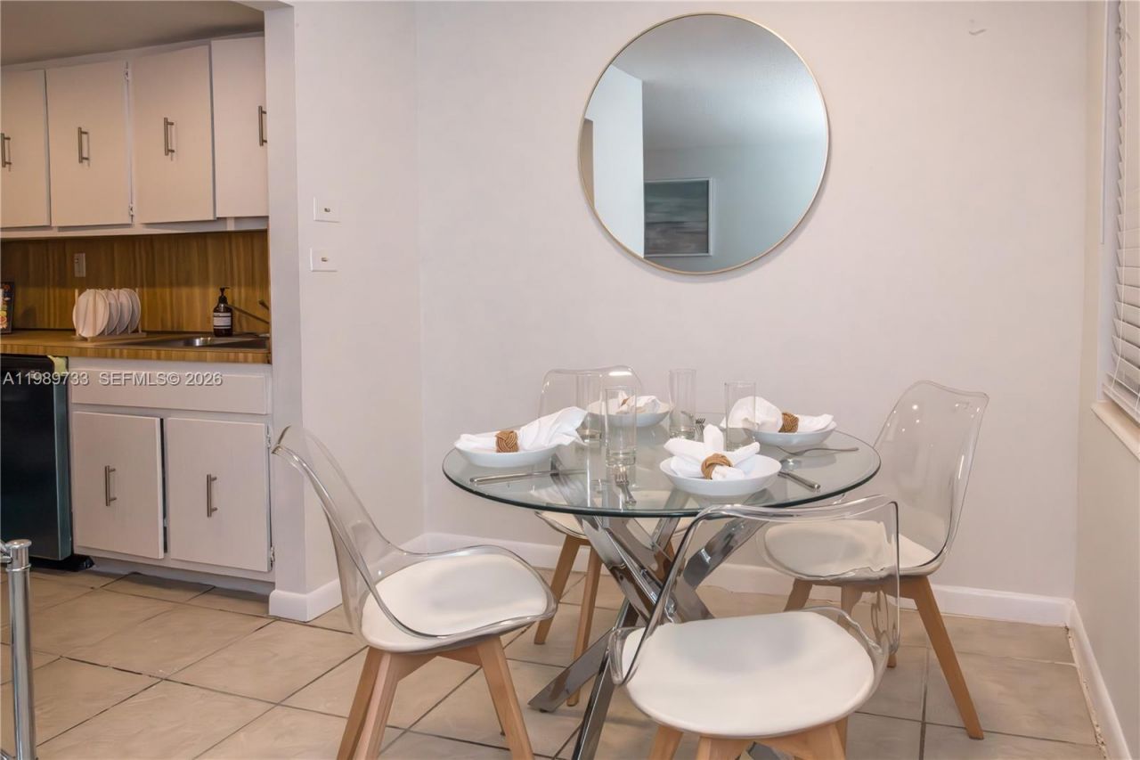 6675 W 4th Ave , Unit 203, Hialeah, FL 33012 Photo