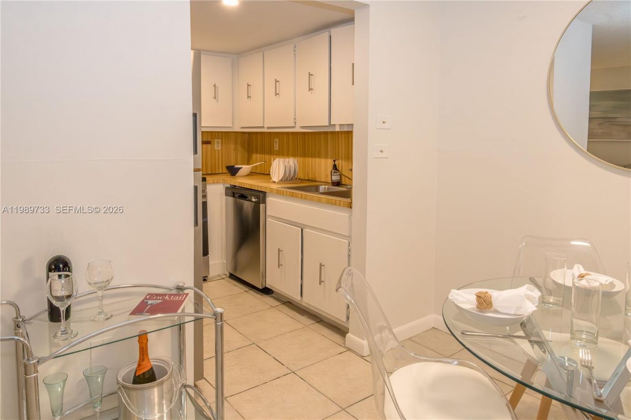 6675 W 4th Ave , Unit 203, Hialeah, FL 33012 Photo