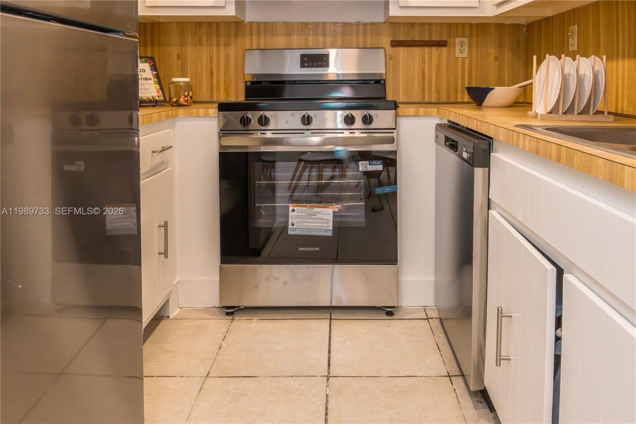 6675 W 4th Ave , Unit 203, Hialeah, FL 33012 Photo