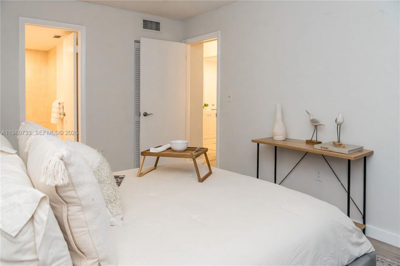 6675 W 4th Ave , Unit 203, Hialeah, FL 33012 Photo