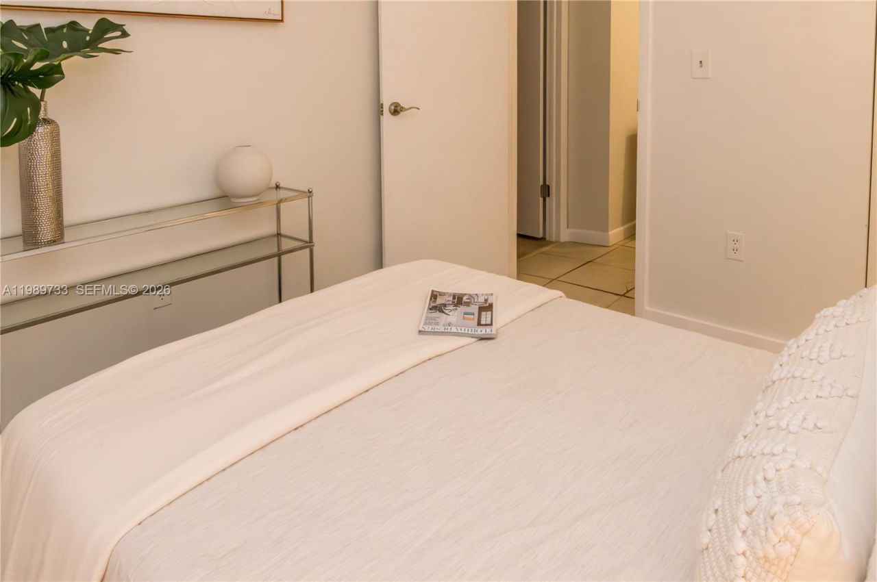 6675 W 4th Ave , Unit 203, Hialeah, FL 33012 Photo