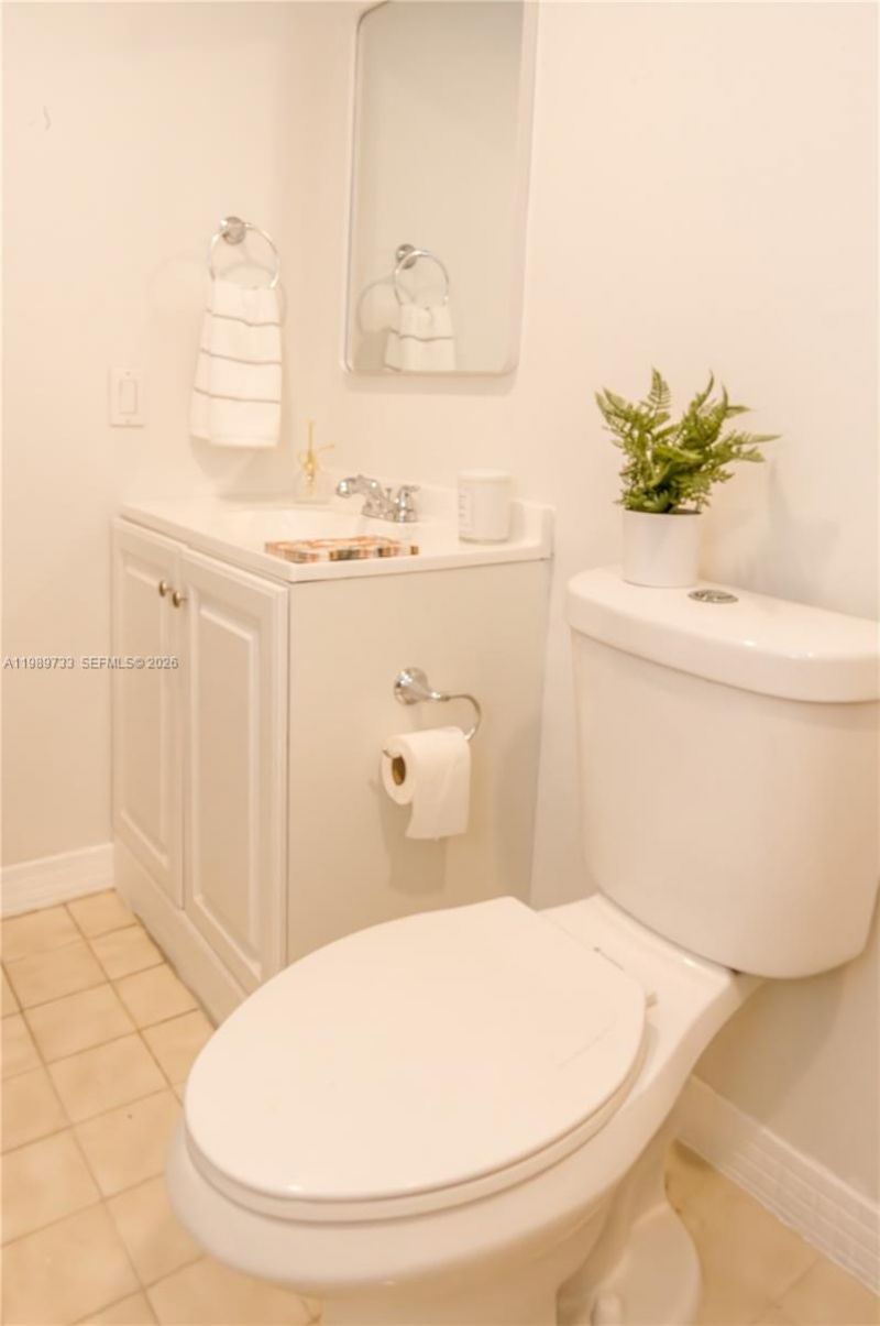 6675 W 4th Ave , Unit 203, Hialeah, FL 33012 Photo