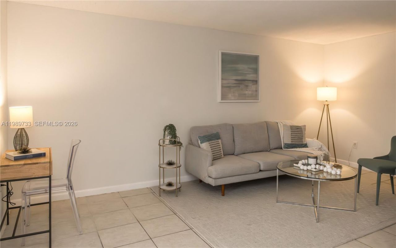 6675 W 4th Ave , Unit 203, Hialeah, FL 33012 Photo