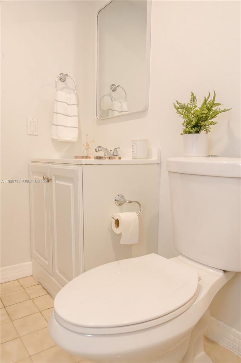 6675 W 4th Ave , Unit 203, Hialeah, FL 33012 Photo