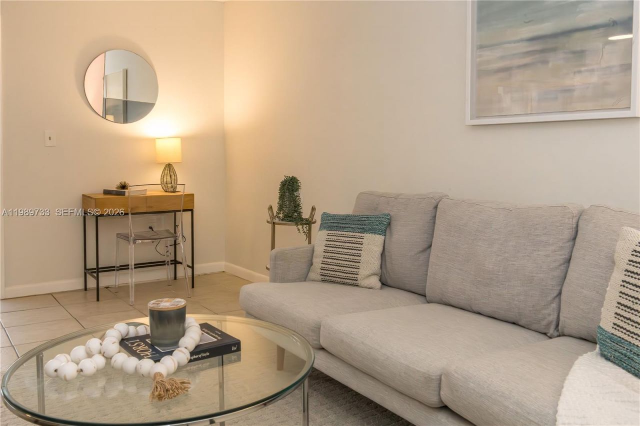 6675 W 4th Ave , Unit 203, Hialeah, FL 33012 Photo