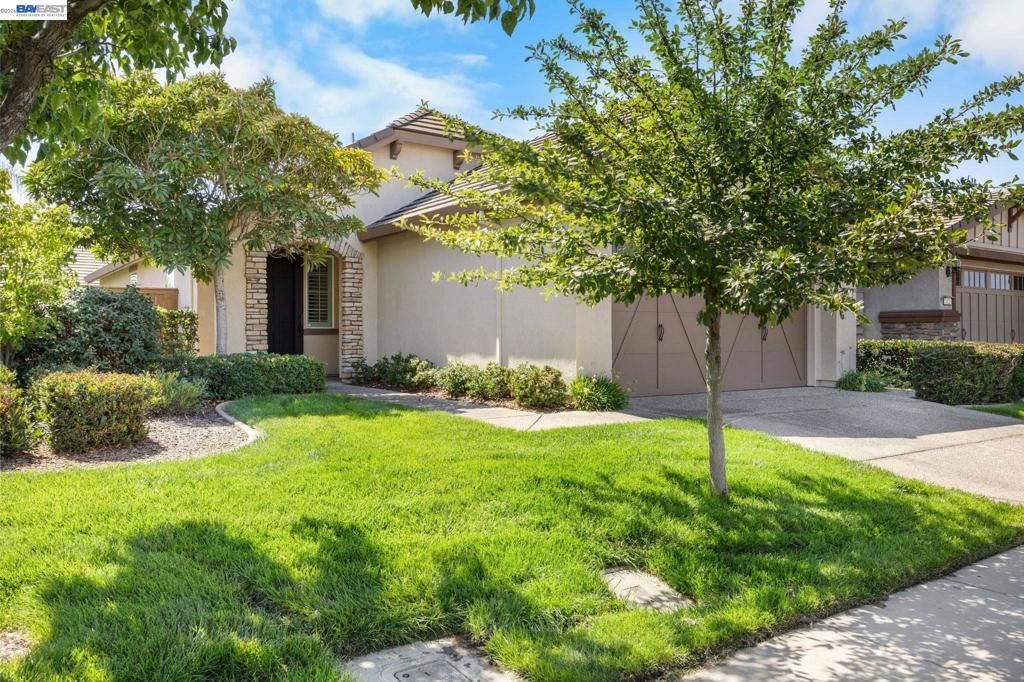7417 Chatsworth Cir, Elk Grove, CA 95757 Main Photo