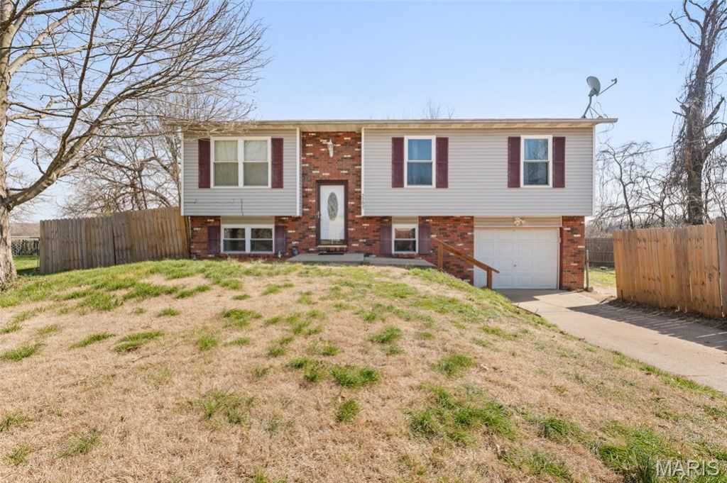 7705 Starling Court, Godfrey, IL 62035 Main Photo