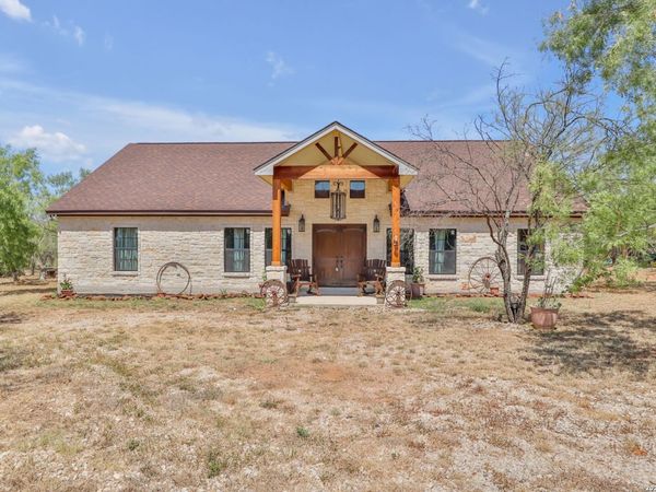 745 County Road 2645, Moore, TX 78057