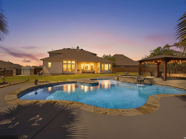 107 Lilly Blf, Castroville, TX 78009