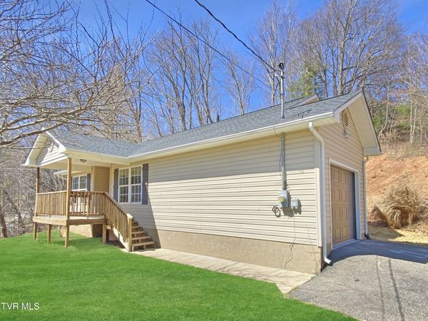 302 Grover Reece Road, Trade, TN 37691