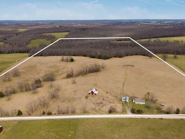 8467 Dove Creek Road, Mountain Grove, MO 65711