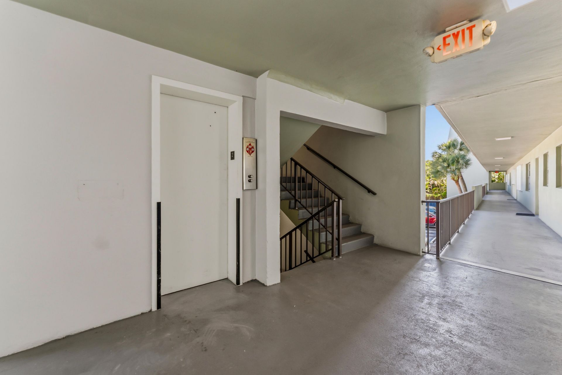 1638 Embassy Drive, Unit 208, West Palm Beach, FL 33401 Photo