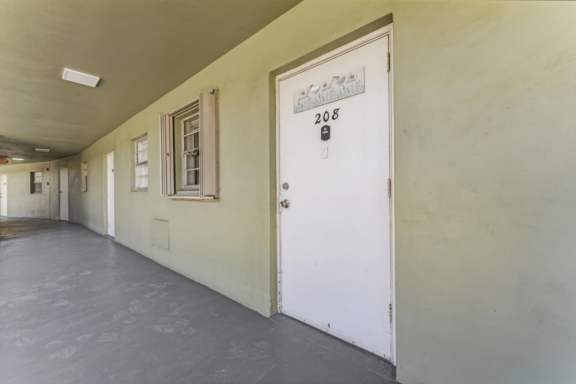 1638 Embassy Drive, Unit 208, West Palm Beach, FL 33401 Photo