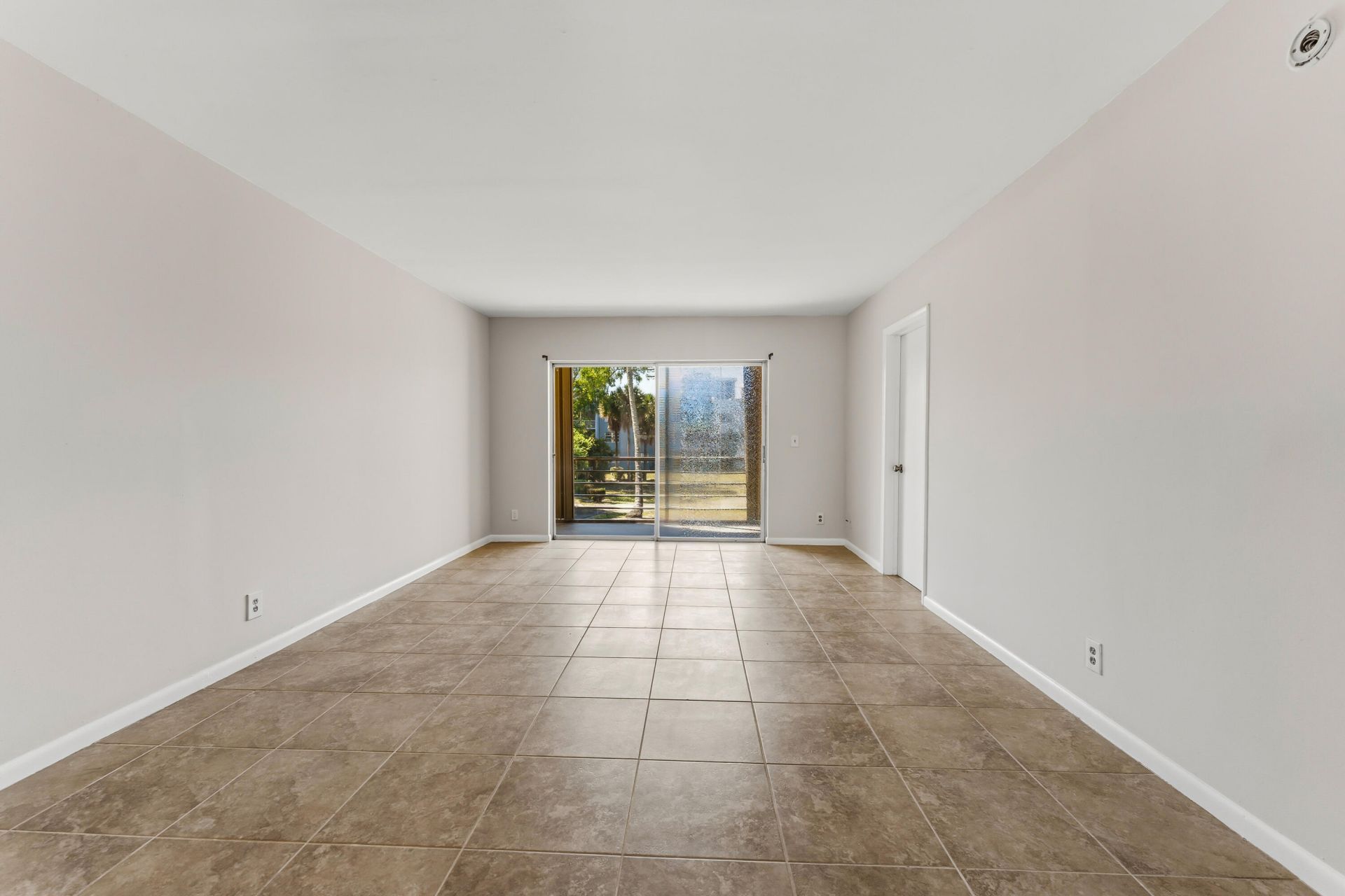 1638 Embassy Drive, Unit 208, West Palm Beach, FL 33401 Photo