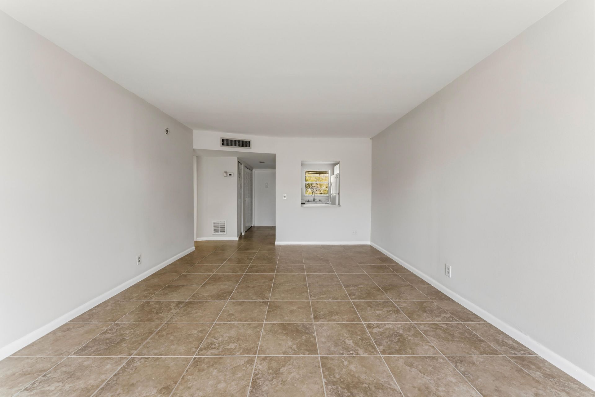 1638 Embassy Drive, Unit 208, West Palm Beach, FL 33401 Photo