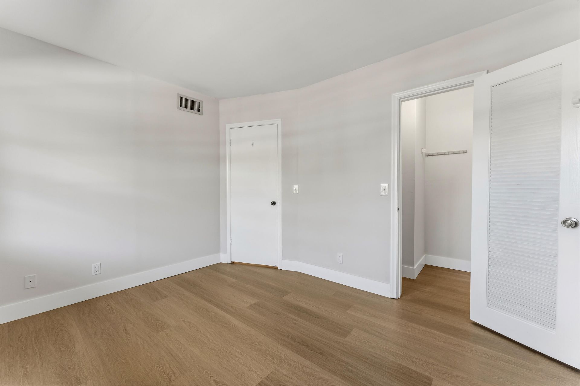 1638 Embassy Drive, Unit 208, West Palm Beach, FL 33401 Photo