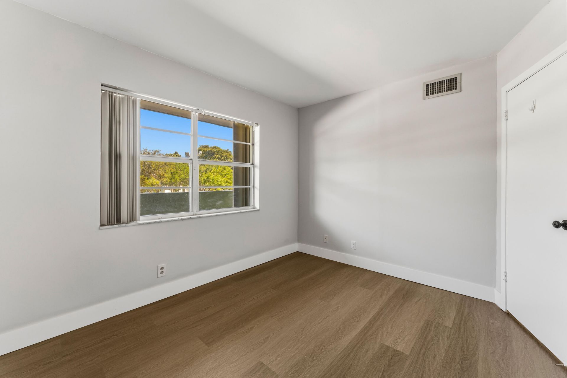 1638 Embassy Drive, Unit 208, West Palm Beach, FL 33401 Photo