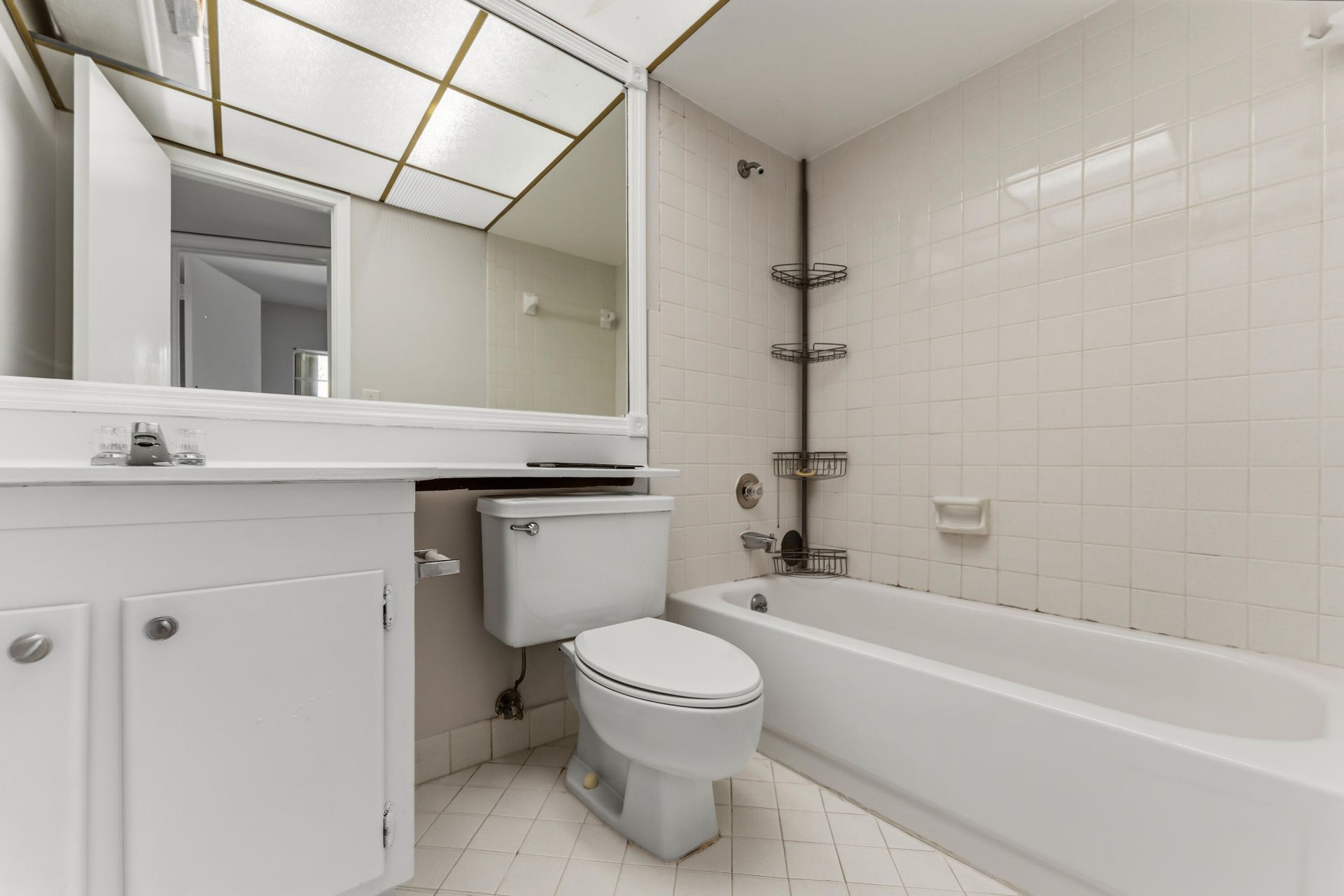 1638 Embassy Drive, Unit 208, West Palm Beach, FL 33401 Photo