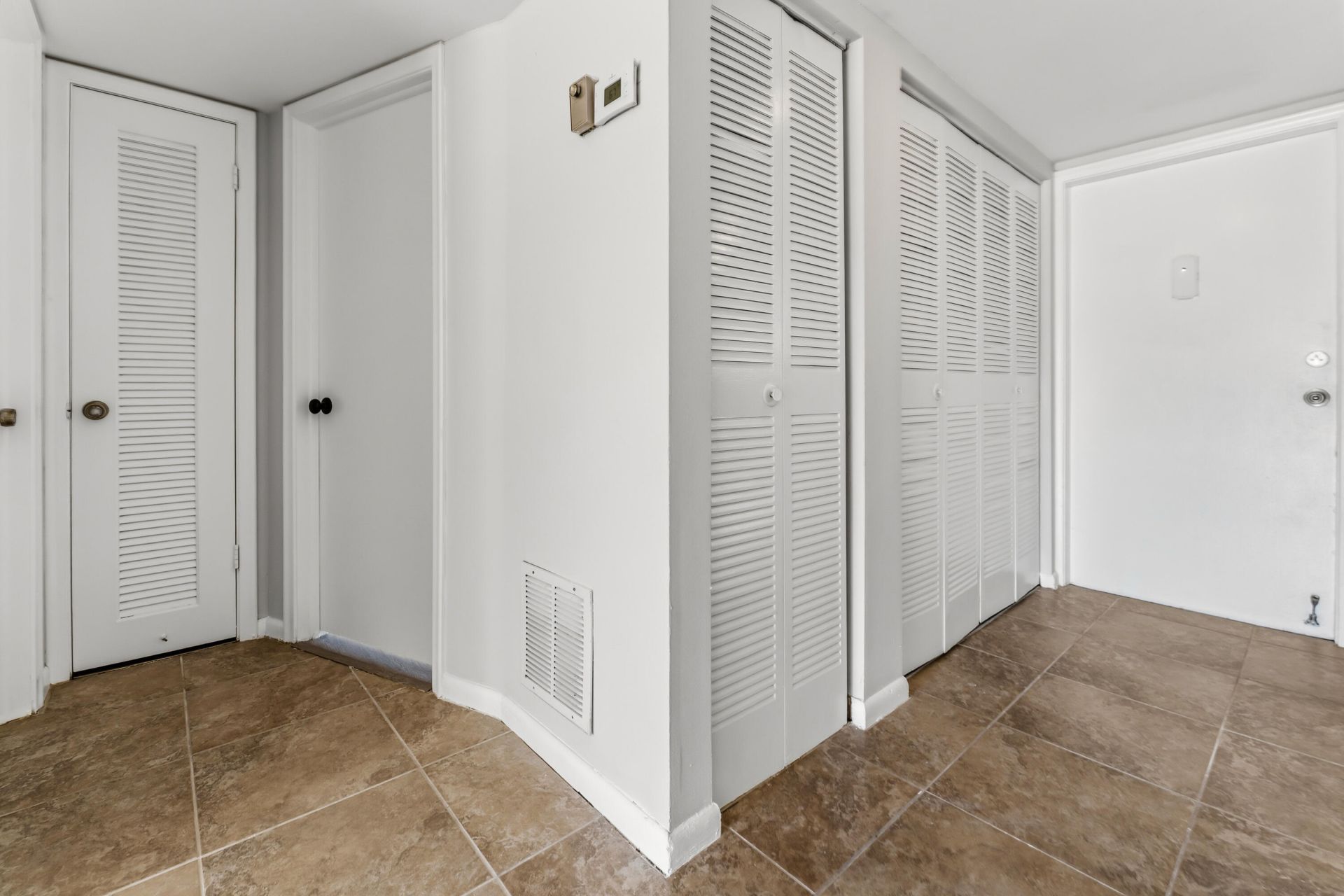 1638 Embassy Drive, Unit 208, West Palm Beach, FL 33401 Photo