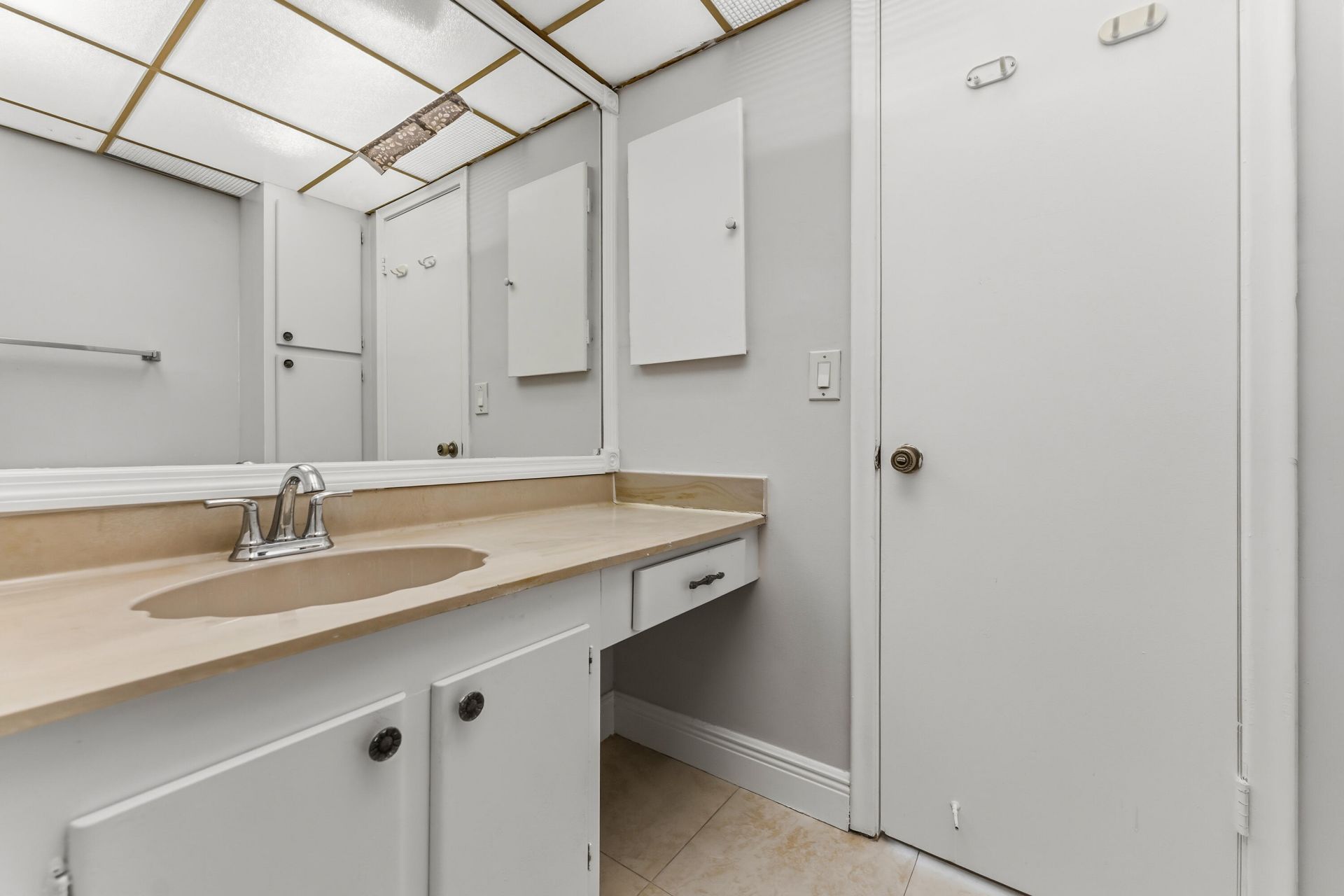 1638 Embassy Drive, Unit 208, West Palm Beach, FL 33401 Photo