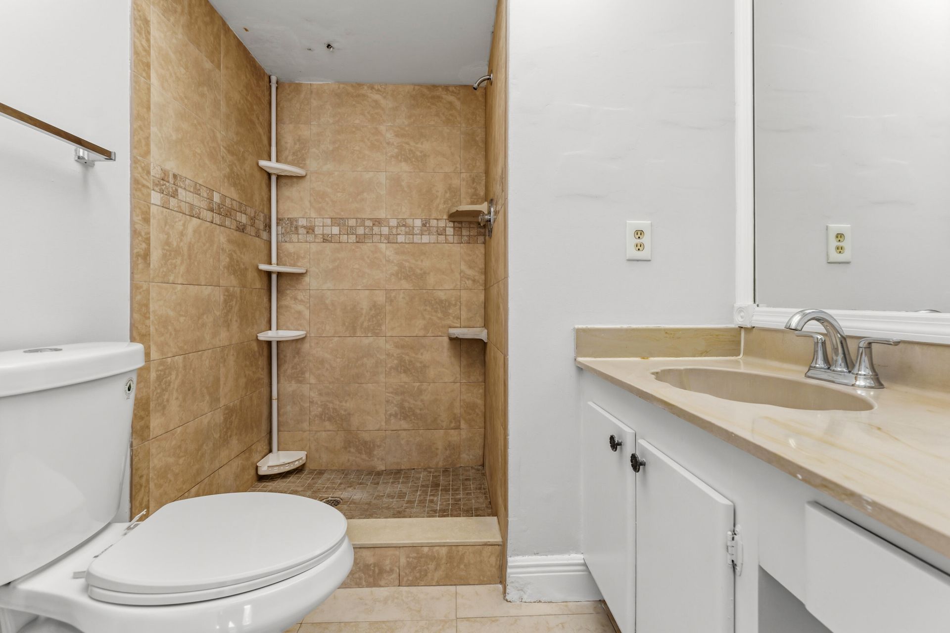 1638 Embassy Drive, Unit 208, West Palm Beach, FL 33401 Photo