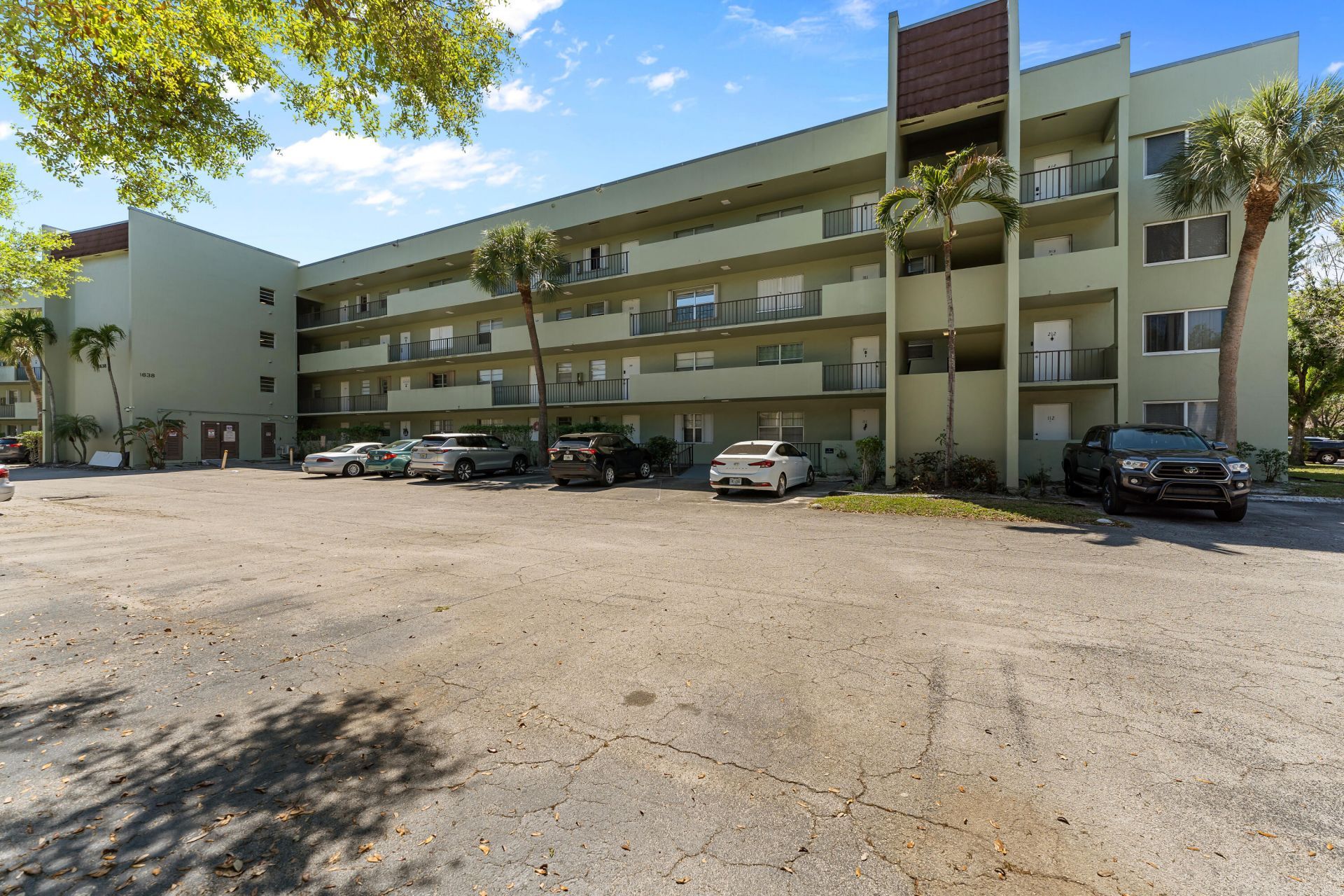 1638 Embassy Drive, Unit 208, West Palm Beach, FL 33401 Photo