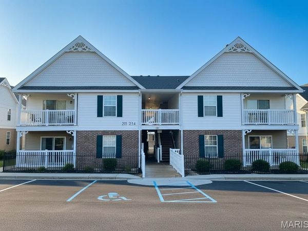 231 Saravalle Drive, St Peters, MO 63376