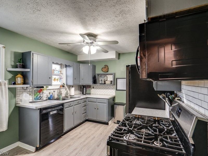 13513 York Boulevard, Garfield Heights, OH 44125 Photo 12