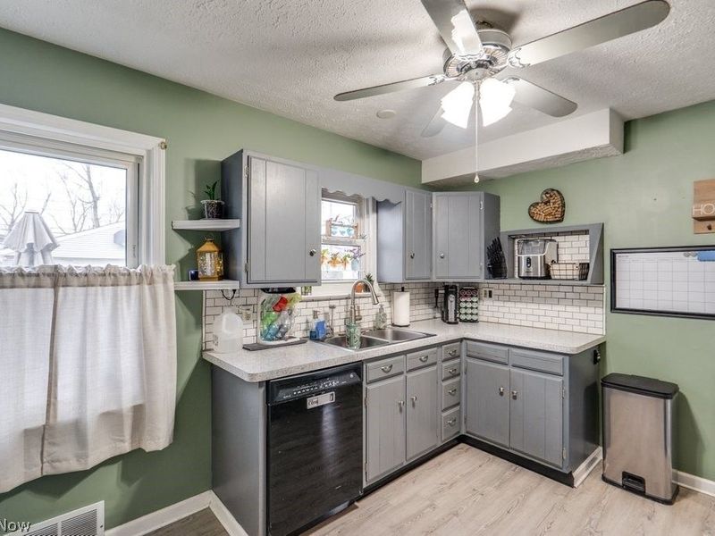 13513 York Boulevard, Garfield Heights, OH 44125 Photo 9