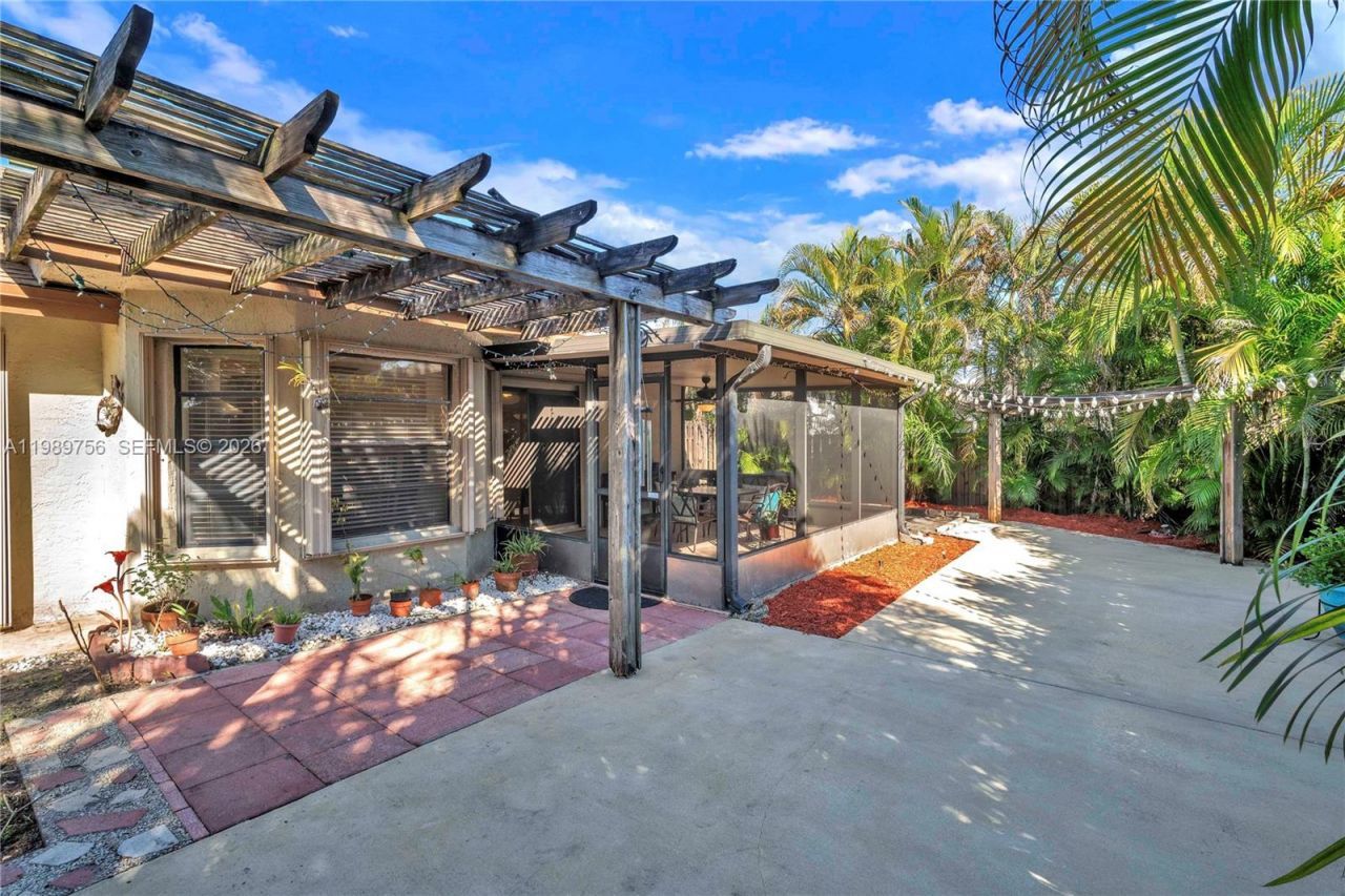 9300 NW 32nd Mnr , Sunrise, FL 33351 Photo