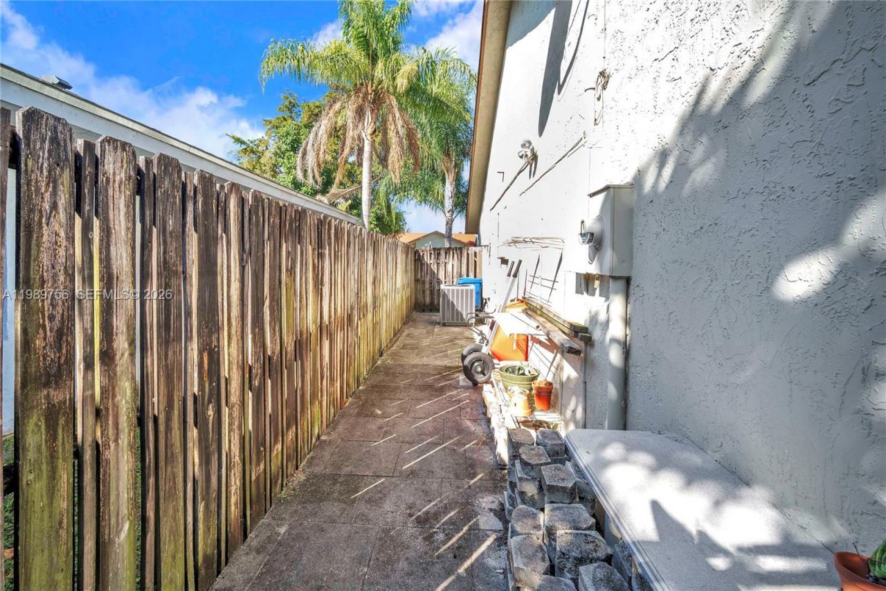 9300 NW 32nd Mnr , Sunrise, FL 33351 Photo