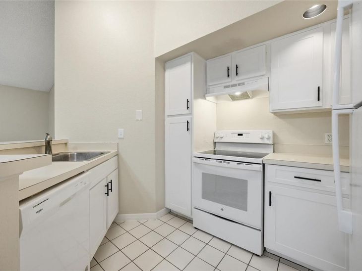 4532 Commander Drive, Unit 2132, Orlando, FL 32822