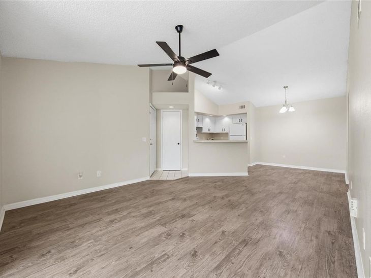 4532 Commander Drive, Unit 2132, Orlando, FL 32822