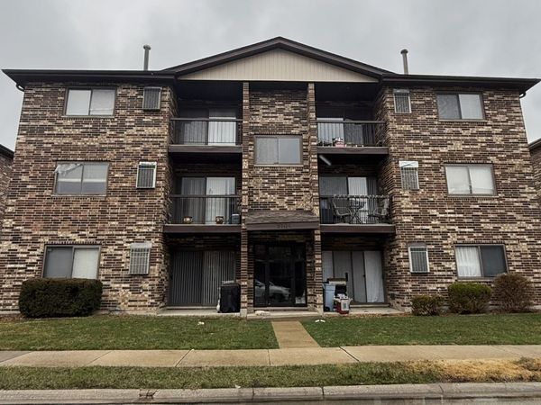 9104 Lincoln Court, Unit 203, Orland Park, IL 60462