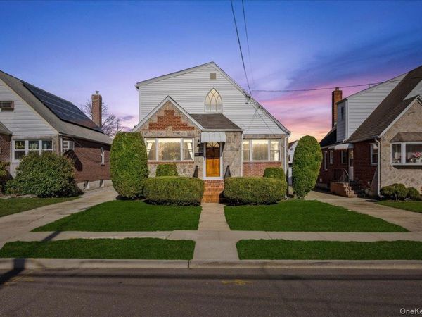 214 Central Boulevard , New Hyde Park, NY 11040