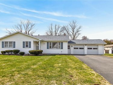 1103 Five Mile Line Road, Webster, NY 14580