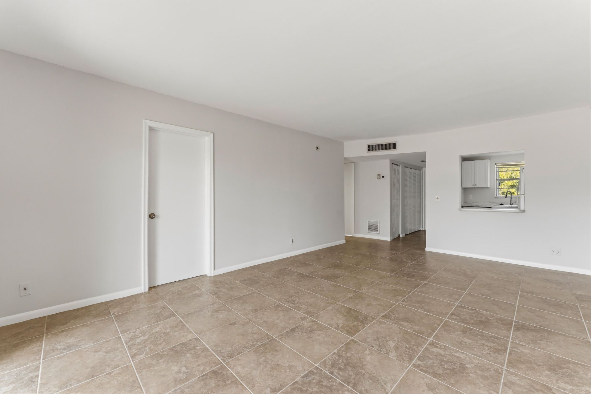 1638 Embassy Drive, Unit 208, West Palm Beach, FL 33401 Photo