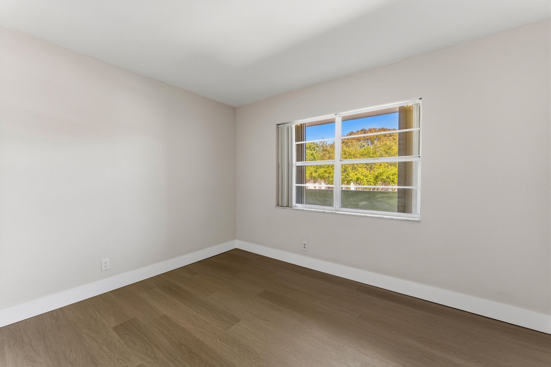 1638 Embassy Drive, Unit 208, West Palm Beach, FL 33401 Photo