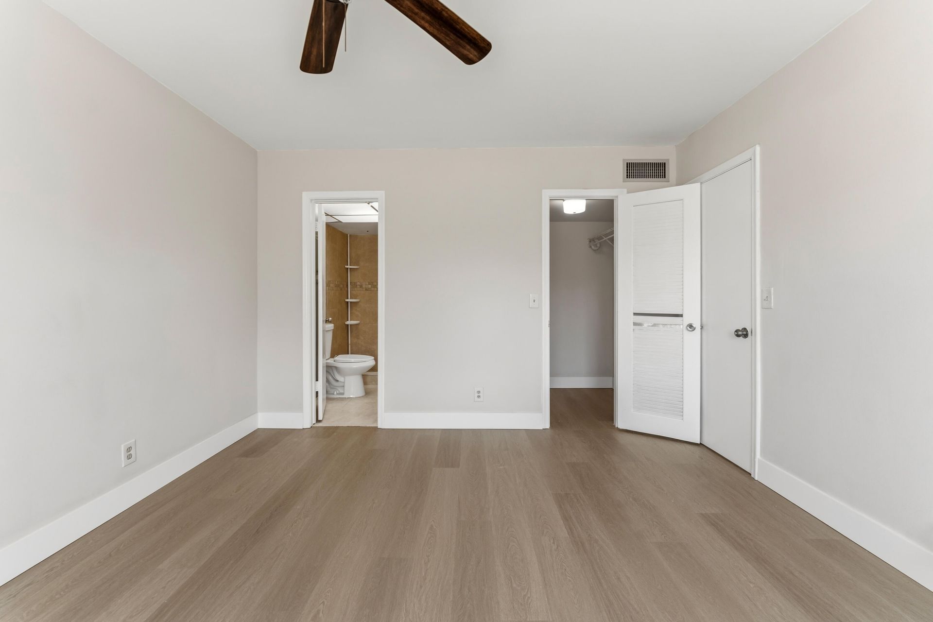 1638 Embassy Drive, Unit 208, West Palm Beach, FL 33401 Photo