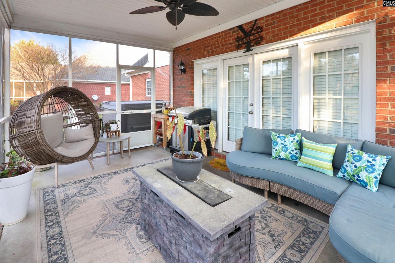 217 Clubhouse Drive  Photo 8