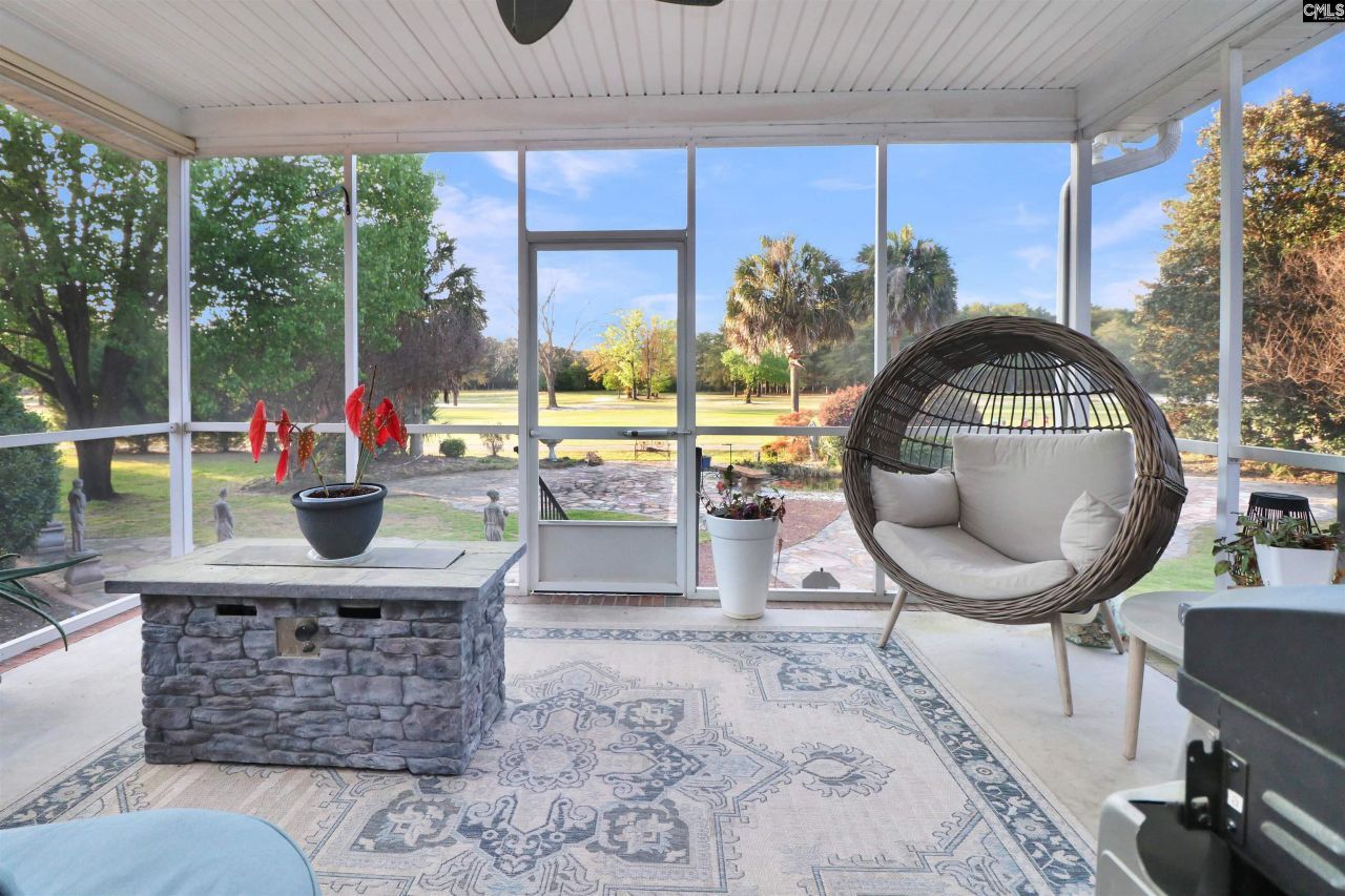 217 Clubhouse Drive  Photo 9